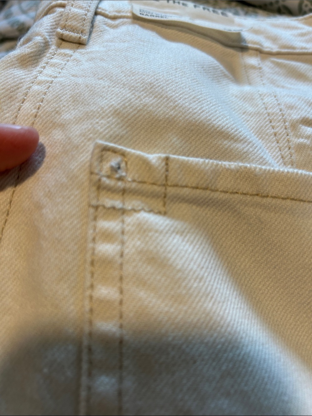 NWT We The Free Good Luck Mid Barrel Ivory Floral Wreath Jeans (small flaw) - Picture 8 of 8